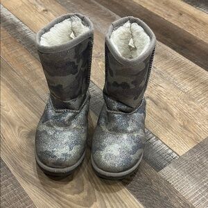 Sparkly Camouflage Boots with Faux Fur Lining Cabela’s Toddler size 10